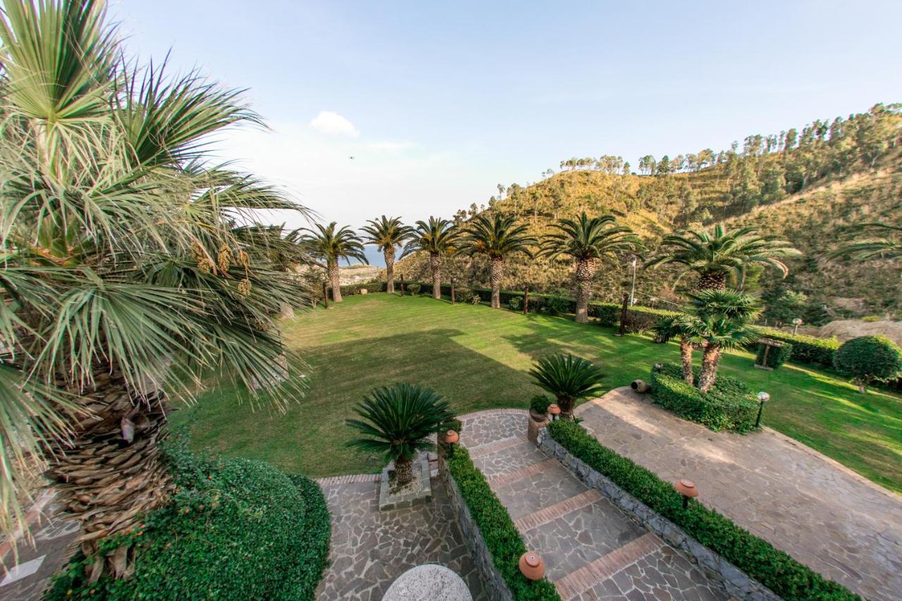 B & B Le Casette Sull'Albero Di Villa Alba Messina Eksteriør bilde