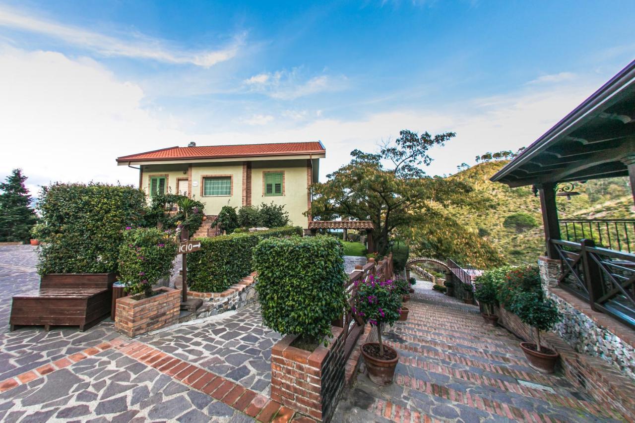B & B Le Casette Sull'Albero Di Villa Alba Messina Eksteriør bilde