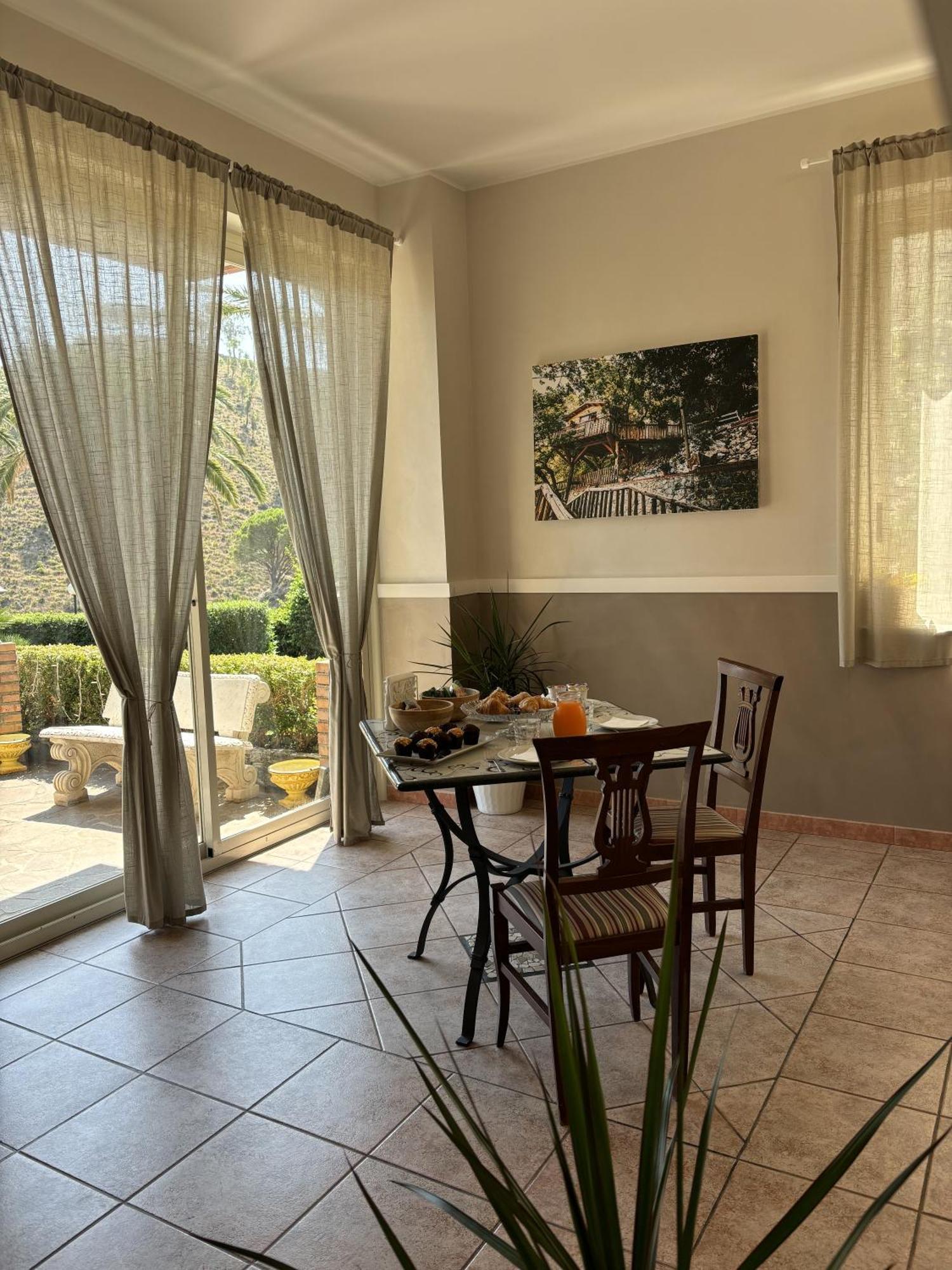 B & B Le Casette Sull'Albero Di Villa Alba Messina Eksteriør bilde